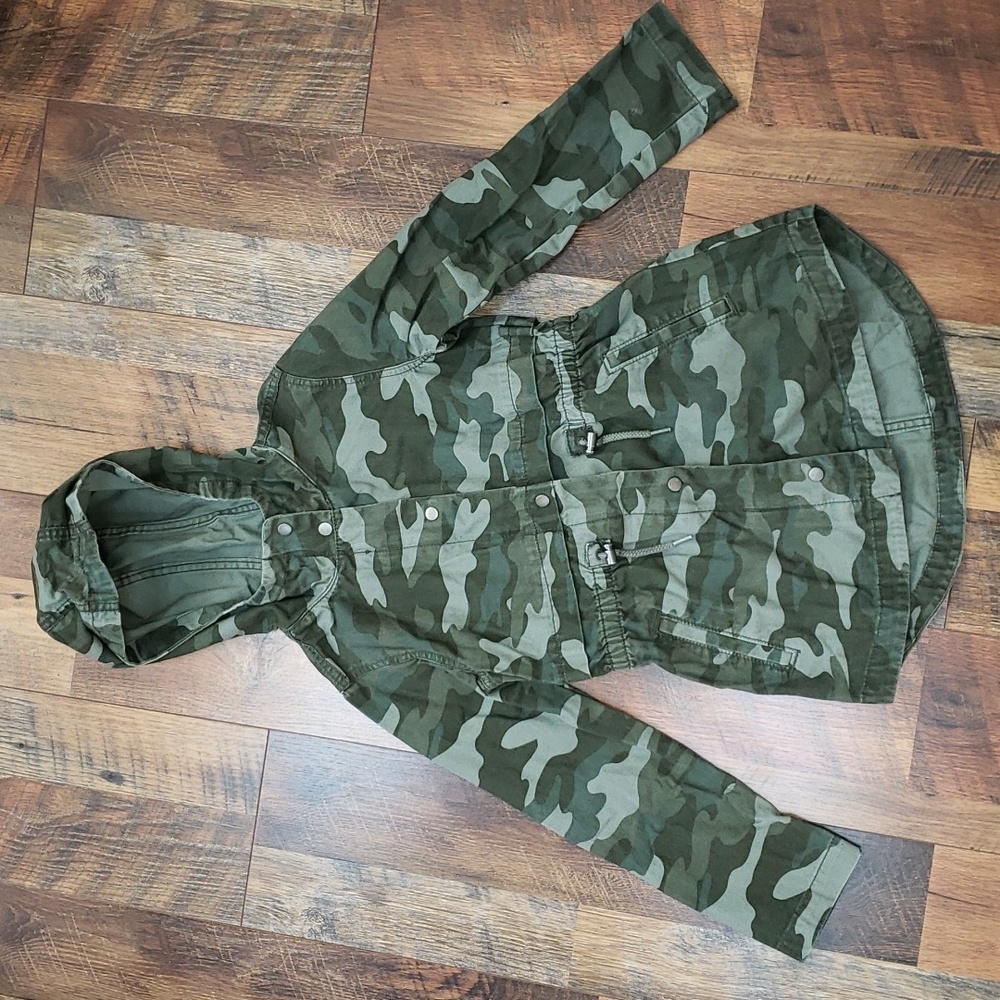Old Navy Green Camouflage Hooded Jacket, Size Medium